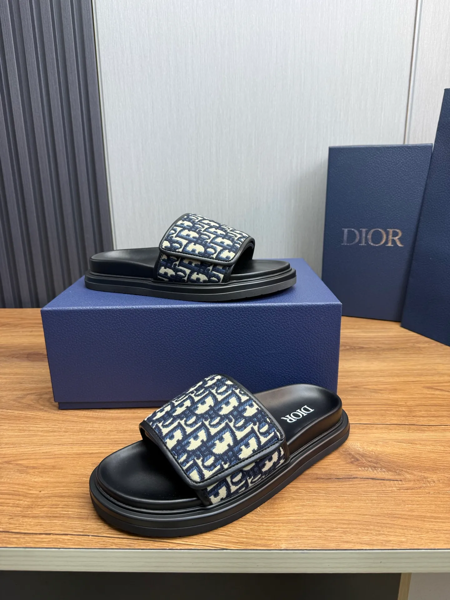 Men's shoes 💰280💰 Dior. Men's slippers 🩴Official website 1:1 production 38-45 yards 45 46 🉑️Customized original material shipped✅